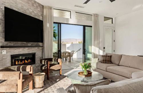 Desert Oasis: Pool, Spa, Golf Sim + EV Charger - Foto 55