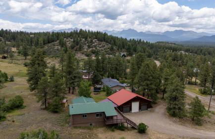 Hot Tub + Views | Cozy Retreat - Foto 42