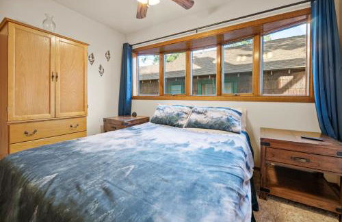 North Shore Lakefront - Spacious Lakefront with Hot Tub, & Game Room - Foto 72