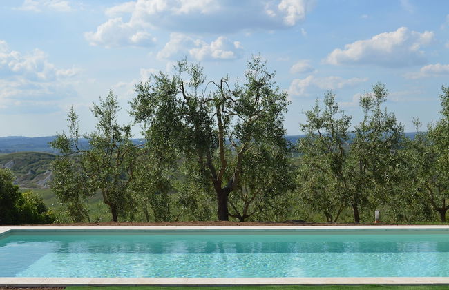 Cottage With Private Swimming Pool - Photo 12