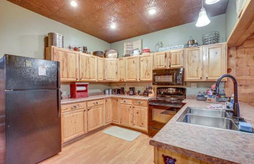 40-Acre, Off-Grid Wakefield Retreat w/ Gas Grill! - Foto 10