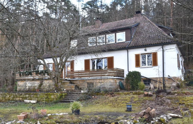 Holiday Home With Garden in Weissenbrunn - Foto 1