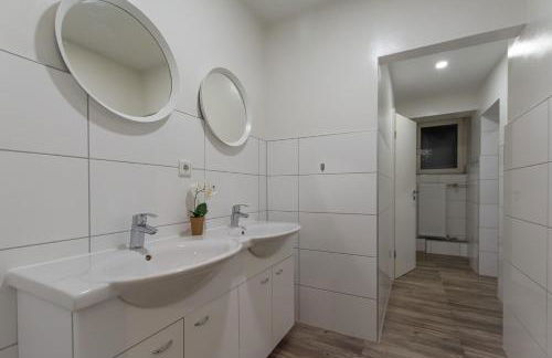 T&K Apartments 6 and 10 Room Apartment in Neuss for big Groups 22min to Fair DUS - Foto 30