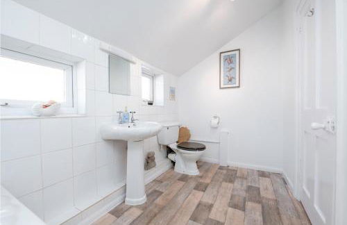 Sunny Seaside Paradise - Sleeps 5 - Photo 36