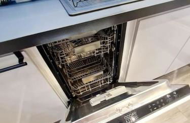 Lovely house with back garden - PRIVATE driveway - Foto 18