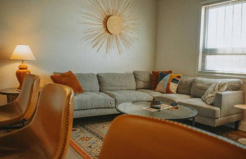 Casa Charleston-3BR-2Bath-Private HOT TUB-Pet Friendly-No Pet Fees! - Photo 8