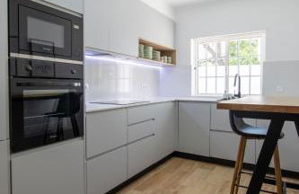 Luxuosa Villa com Piscina, Garagem e Vista Mar - Foto 7