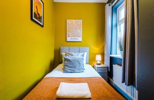 Spacious Modern Chester Home - Great Location - Photo 59