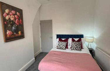 Spacious 3BR Home in Runcorn | Sleeps Large Groups - Foto 11