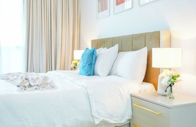 Yogi - Serene Romance in a Stylish Studio with City Views - Photo 4