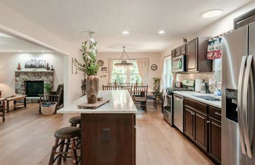 The Hangout Haven - Theater, Hot tub, Pickleball, Ping pong, Firepit - Foto 13