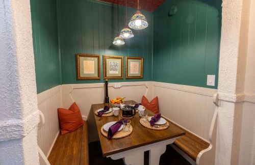 Historic Tudor Home, Heated Pool - Photo 16