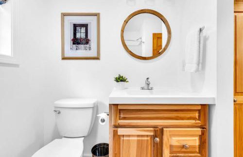 Thomas Trail - Game Room, Fire Pit, 1 min to Ski Mountain & Shared Beach! - Foto 22