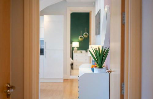 2 Bed Apartment - Cardiff City Centre - Free Parking - Foto 38