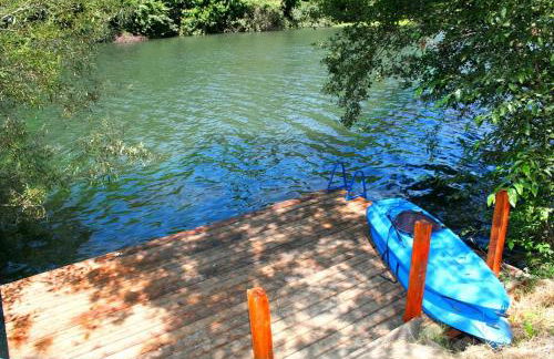 Lily Pad - Hot Tub! Private Dock! BBQ! Game Room! Walk to Town!! Fast WiFi!! Dog Friendly! - Foto 3