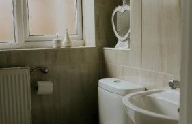 Horsham 3 Bed House With Garden - Photo 8