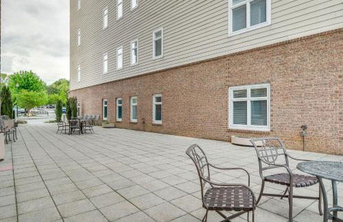 Lakefront Huddleston Condo with Community Pool - Foto 25