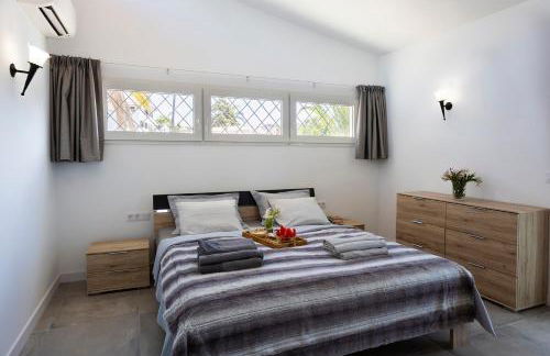 Villa Azure Horizon and Breeze - Panoramic Ocean View and Heated Pool - Foto 29