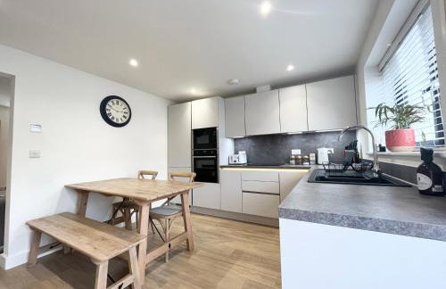 Exceptional 3 bedroom home in Penzance~New~Seaside - Photo 4