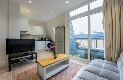 Modern Studio Flat with Balcony in Heart of London - Foto 7