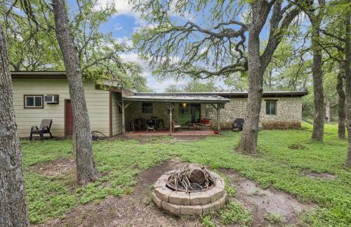 Hill Country Getaway Near San Marcos River home - Photo 3