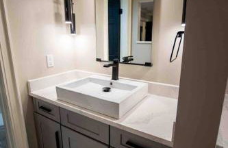 Modern Studio Basement with Private Entrance - Foto 14