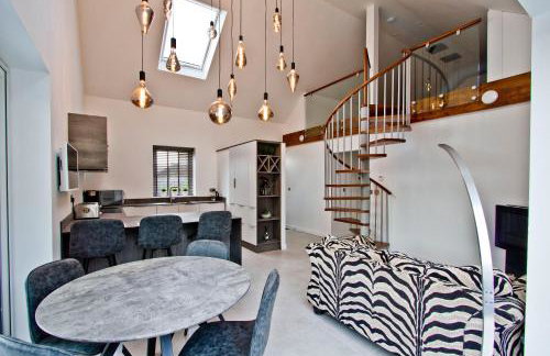 Contemporary 2 bedroom eco home with a twist - Photo 1