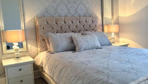 RIVER CLYDE VIEWS - PRIVATE & SPACIOUS APARTMENT - Photo 4