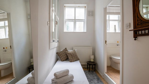 Classic Belgravia Home by Victoria Station by Underthedoormat - Photo 3, Chambre