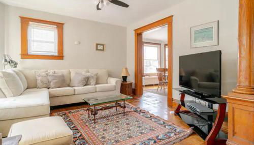 The Carew House Sleeps 10 Fenced 4BR Full Kitchen Steps2 YCP - Foto 2