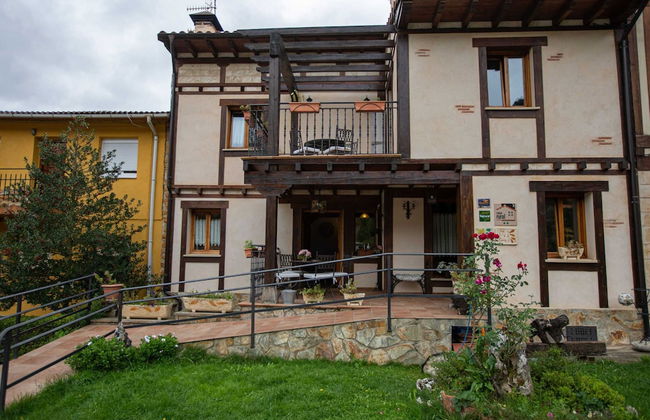 Chalet in Toba Near Montes Obarenes Park - Foto 1