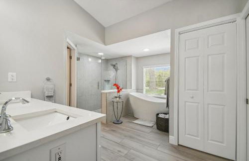 Lake House Westchase area. Heated Pool Waterfront! - Foto 18