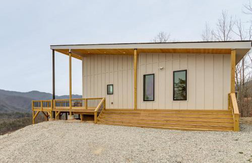 Mtn-View Hidden Falls Cabin with Hot Tub and Deck - Foto 5