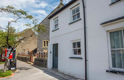 Chapel View, A charming one-bedroom cottage nestled in the heart of the historic township of Laugharne - Photo 4