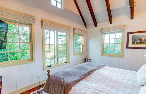 Romantic Carmel Cottage Ocean Country Views - Photo 17