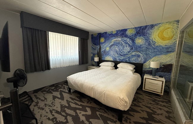 Lighthouse Inn & Suites - Photo 36