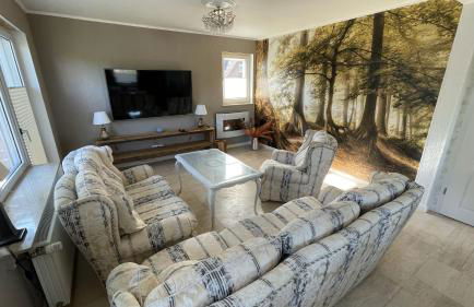 Ferienhaus Platzhirsch in Bad Hersfeld mit Garten, 2 Bäder, 3 Schlafzimmer & Küche - gratis Parkplätze - Photo 1