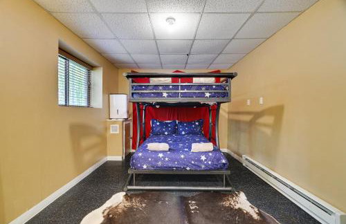 Secluded Cabin, Jacuzzi, Pool Table, King Bed & Fire Pit - Photo 29