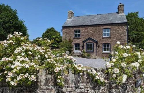 16th Century House, Castle Views, Mountain Views, Hot Tub, Firepit, Stunning Interiors - Foto 1