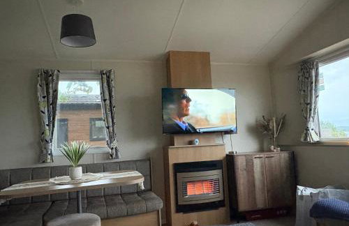 Lush Lake View - Photo 4