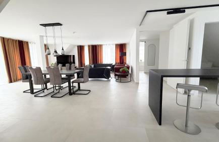 Designer-Apartment mit bis zu 4 Schlafzimmern, Terrasse und Platz für bis 9 Personen - Foto 15