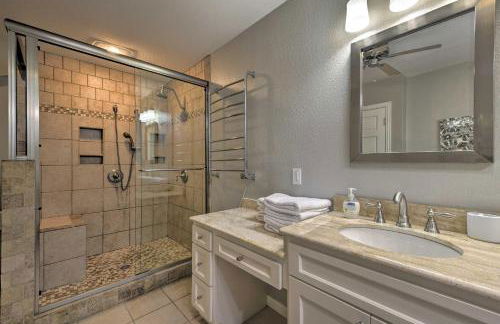 Spacious Granbury Home with Lakefront Outdoor Oasis! - Foto 16