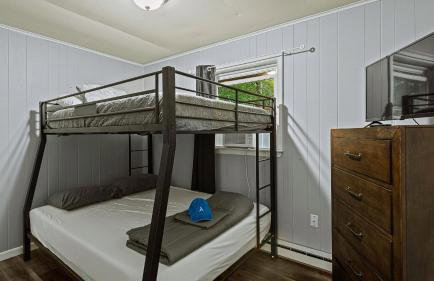 Frolic on Fern by Avantstay Enclosed Deck w/ Forest Views, Bar - Foto 38