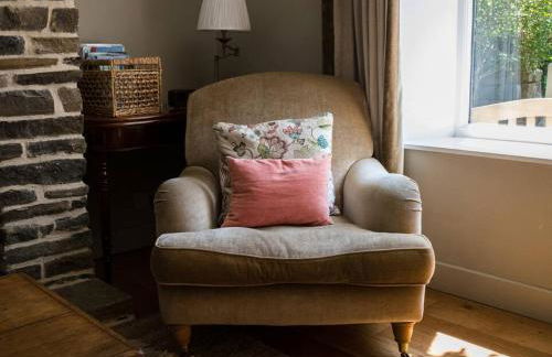 Beautiful Country Cottage - Photo 22