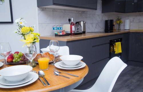 Bridge Court by Sterling Edge Apartments - Luxury Aparthotel - Stylish 1-bed Apartments - Balcony with Canal View or Private Garden - Free Parking - Foto 38