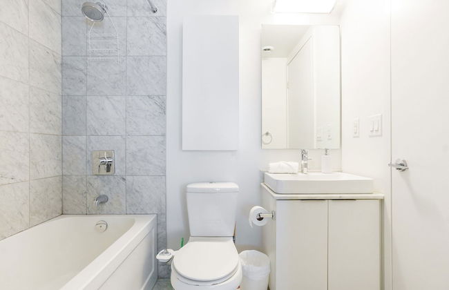 Lanterra Downtown Cn Tower - Photo 74