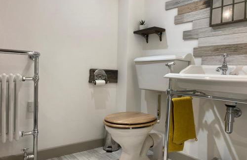 Great country-style house with a courtyard - Photo 30