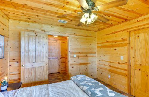 Cabin on Lake Raymond Gary with Dock, Grill and Views! - Foto 10