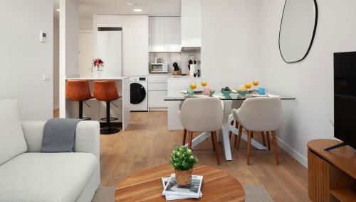 Your Sunny Retreat! Modern apt steps to the beach - Foto 2