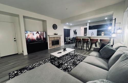 Stylish & Fully Renovated Home! - Foto 51